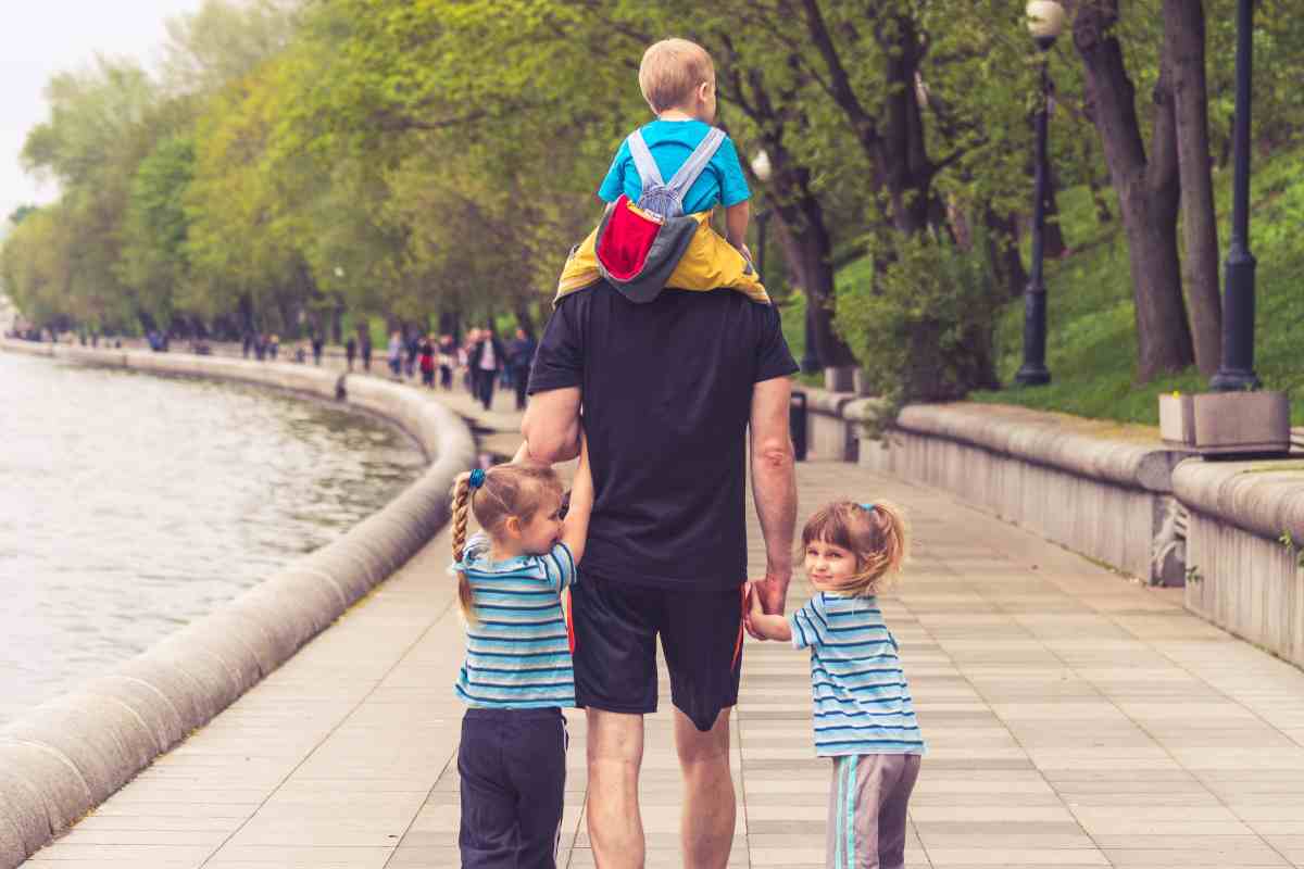 Papà con tre figli