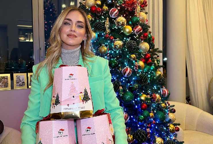 Chiara Ferragni e il pandoro Balocco