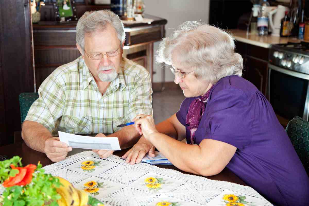 Richiedere assegno sociale se uno dei coniugi è in pensione