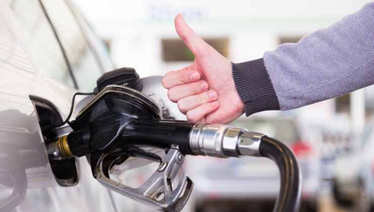 Benzina e diesel paghi meno