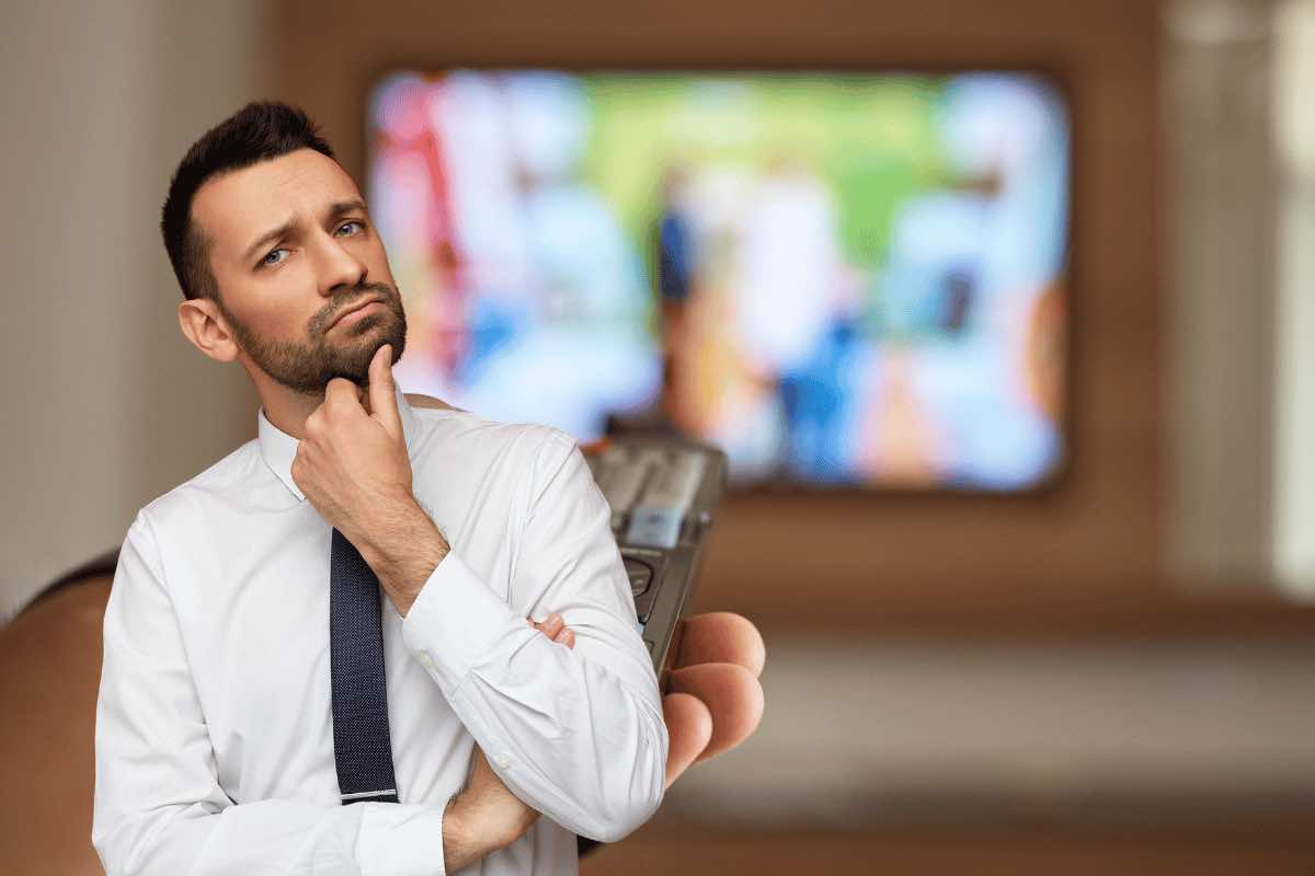 Quanto costa tenere la TV accesa tutto il giorno?