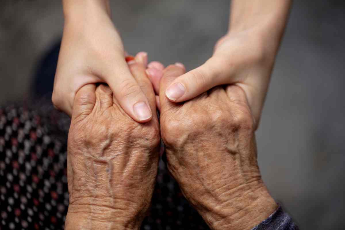 Aiuti assistenziali con il Bonus anziani 2025