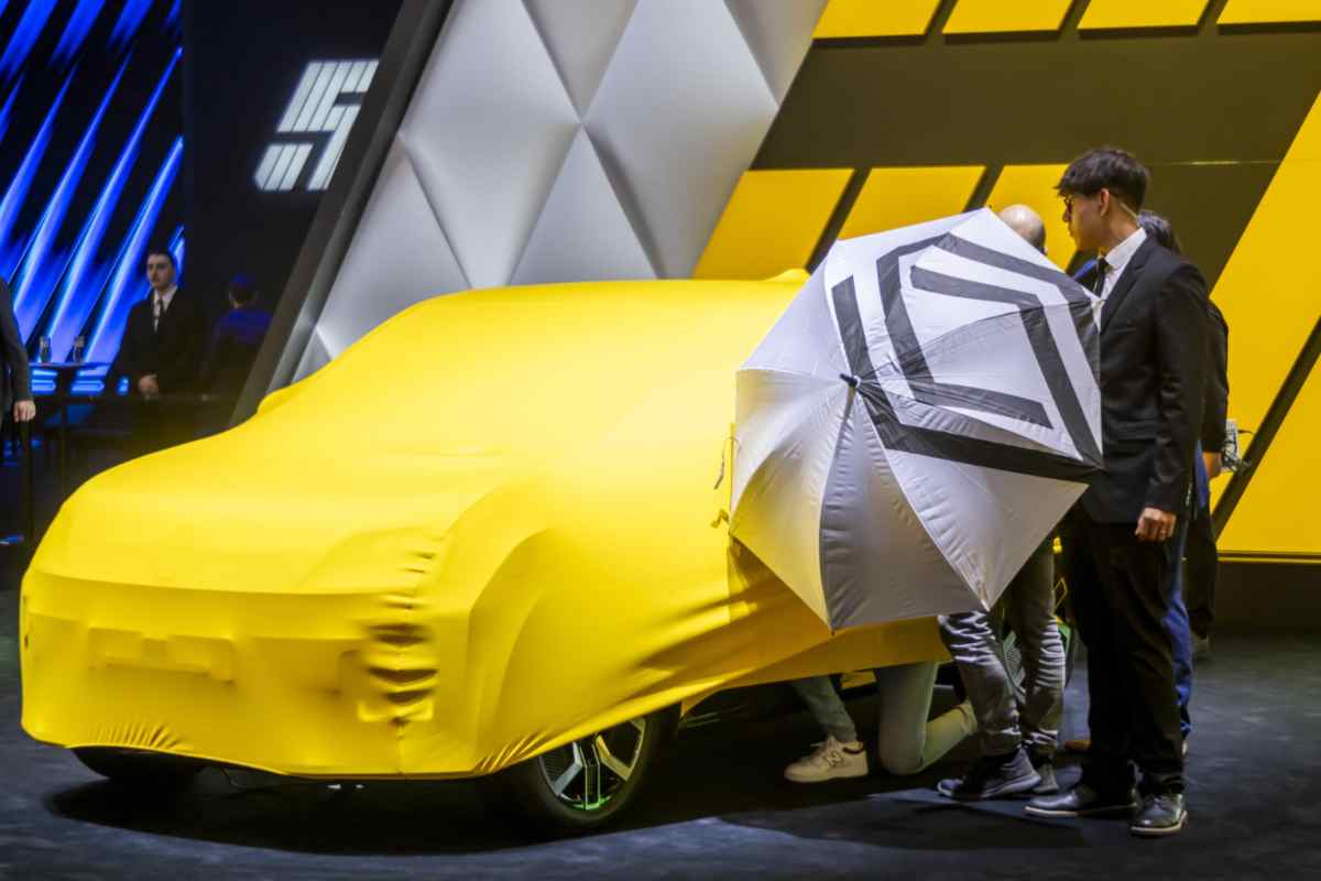 Renault, torna sul mercato l’iconica 5
