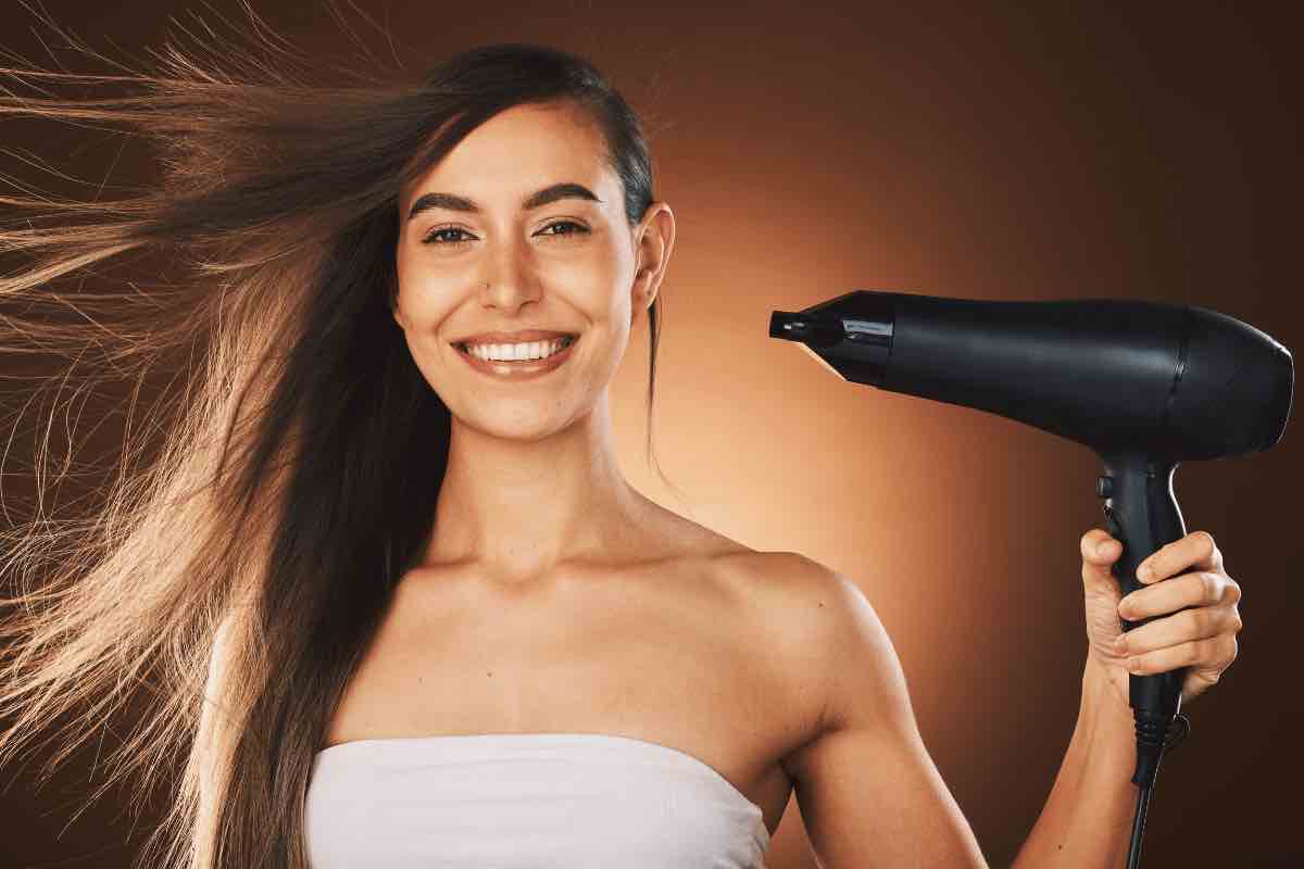 Come asciugare i capelli in maniera adeguata col phon? Alcuni consigli