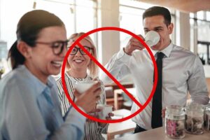 Pausa caffè e sigaretta, il datore di lavoro può vietarla